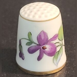 Porcelain Thimble B&G Purple Flowers Gold Trim Bing & Grondahl Denmark 4801